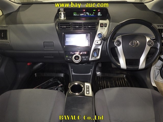 TOYOTA PRIUS ALPHA 2013