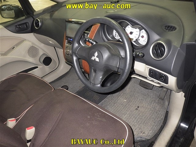 MITSUBISHI COLT PLUS 2009