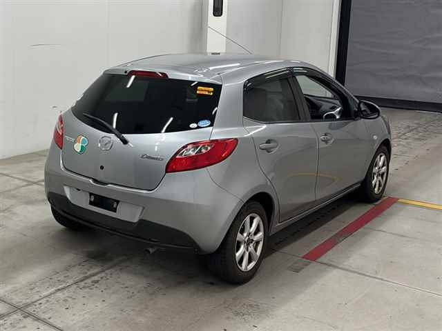 MAZDA DEMIO 2010