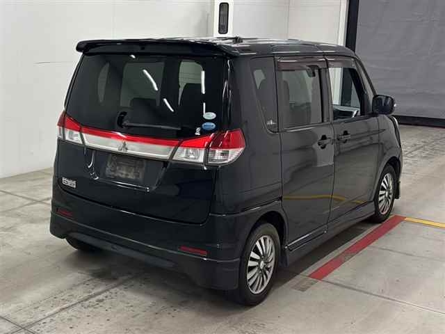 MITSUBISHI DELICA D2 2011