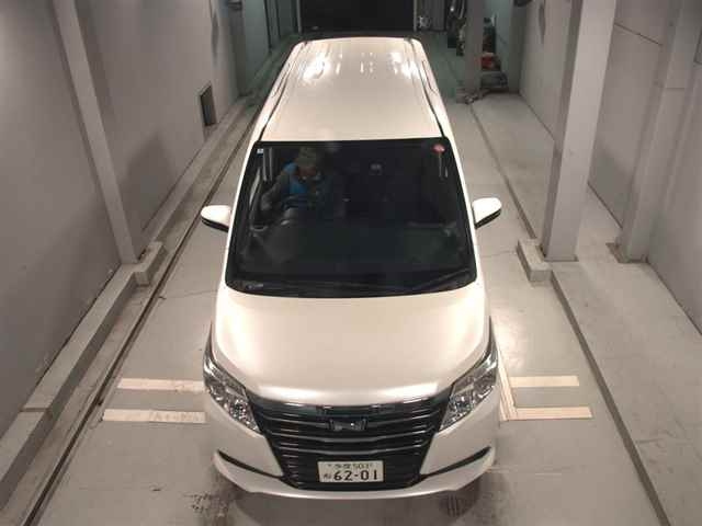 TOYOTA NOAH 2016