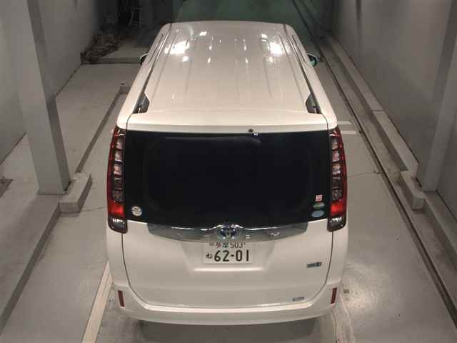 TOYOTA NOAH 2016