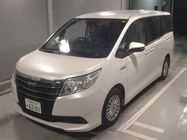 TOYOTA NOAH 2016