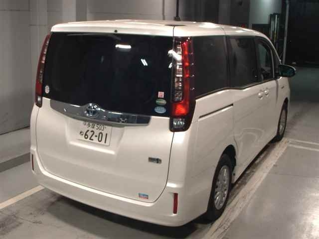 TOYOTA NOAH 2016