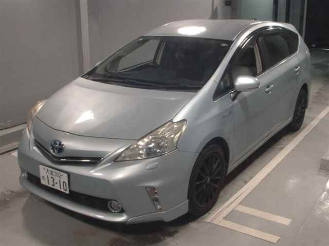 TOYOTA PRIUS ALPHA 2011