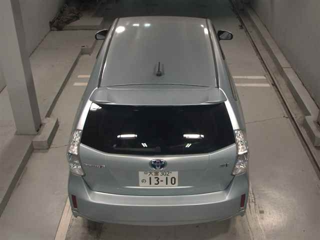 TOYOTA PRIUS ALPHA 2011
