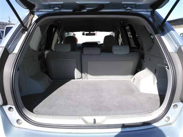 TOYOTA PRIUS ALPHA 2011