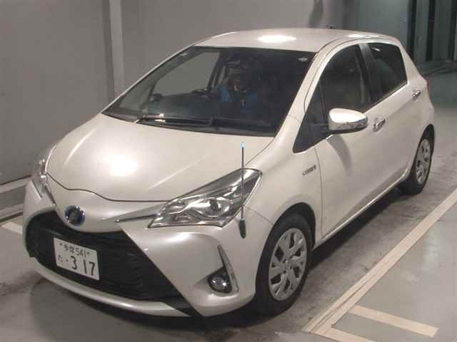 TOYOTA VITZ 2017