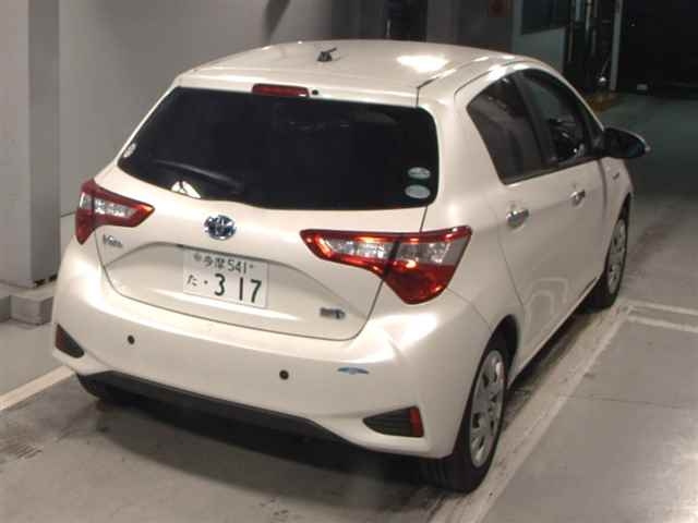 TOYOTA VITZ 2017