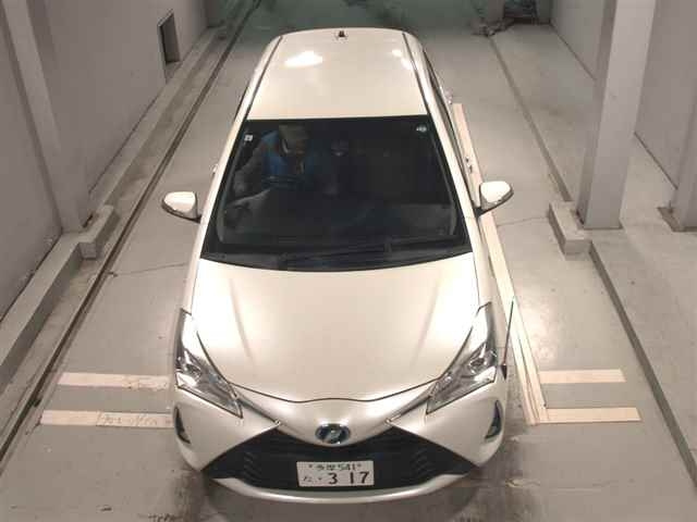 TOYOTA VITZ 2017