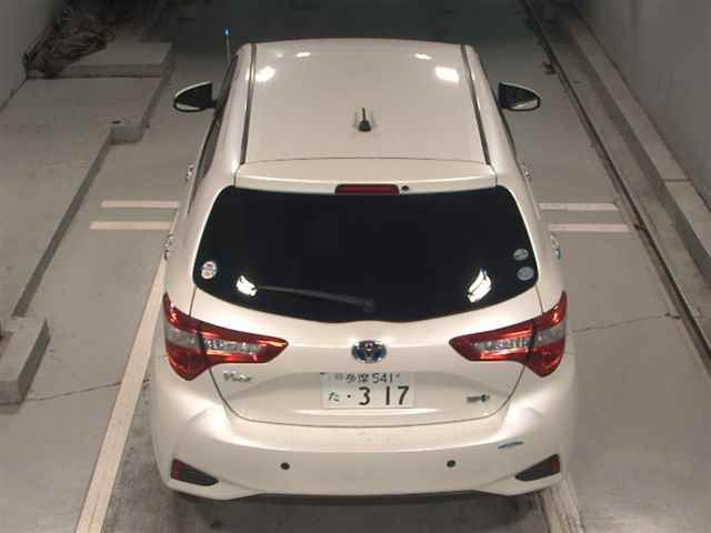 TOYOTA VITZ 2017