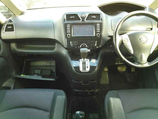 NISSAN SERENA 2010