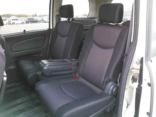 NISSAN SERENA 2010