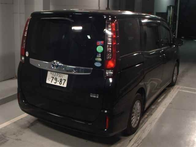 TOYOTA NOAH 2014