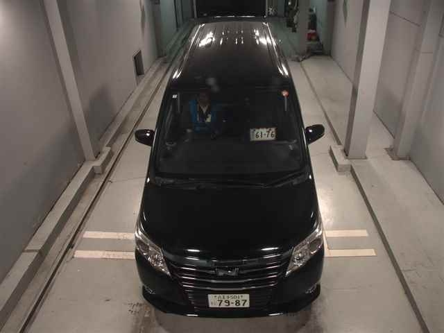 TOYOTA NOAH 2014