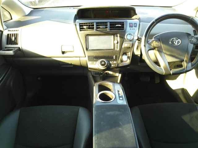 TOYOTA PRIUS ALPHA 2014