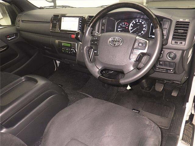 TOYOTA HIACE VAN 2022