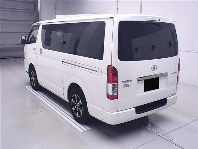 TOYOTA HIACE VAN 2022
