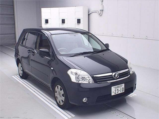 TOYOTA RAUM 2010
