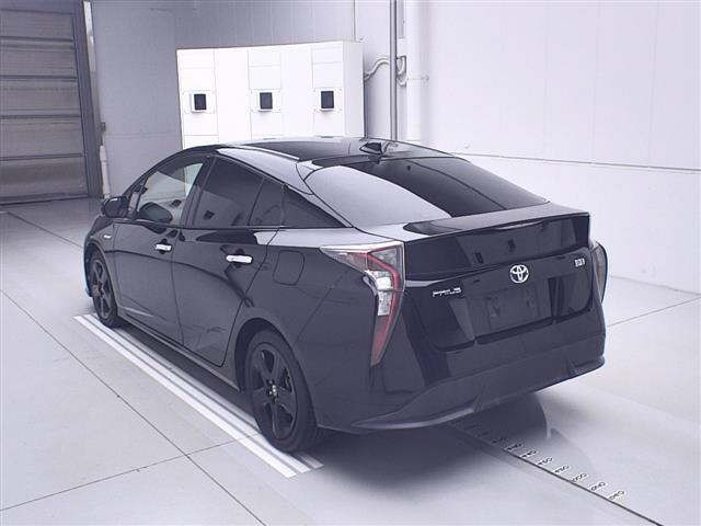 TOYOTA PRIUS 2016