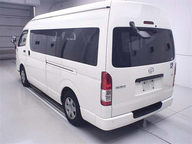 TOYOTA HIACE 2019