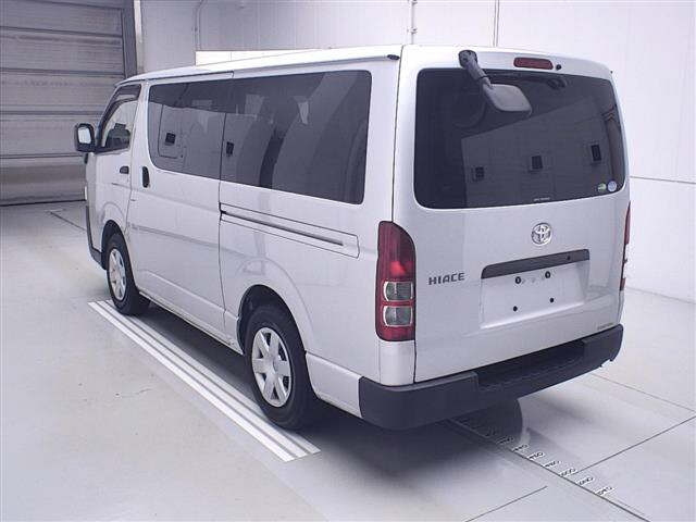 TOYOTA HIACE VAN 2020