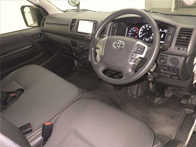 TOYOTA HIACE VAN 2021