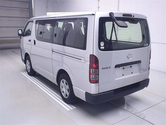 TOYOTA HIACE VAN 2021