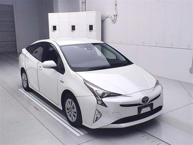 TOYOTA PRIUS 2016
