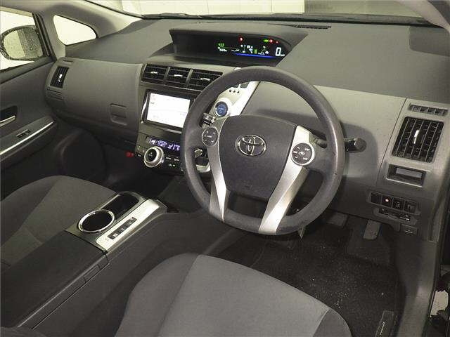 TOYOTA PRIUS ALPHA 2012