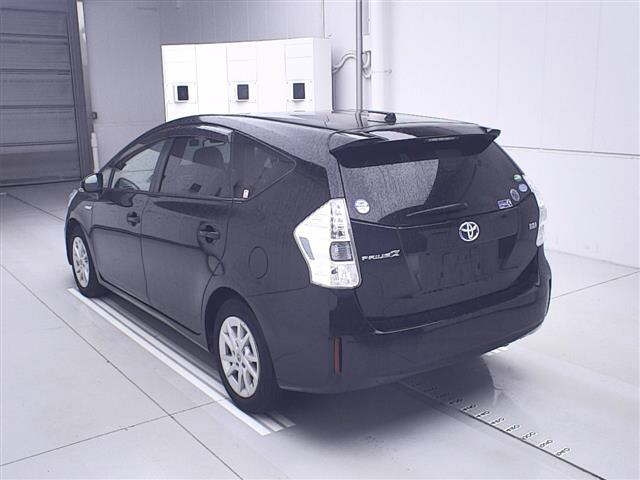 TOYOTA PRIUS ALPHA 2012