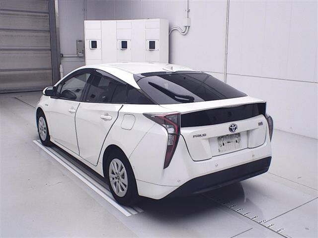 TOYOTA PRIUS 2016