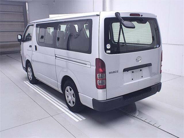 TOYOTA HIACE VAN 2021