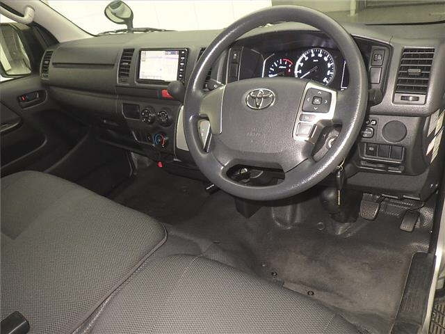 TOYOTA HIACE VAN 2021