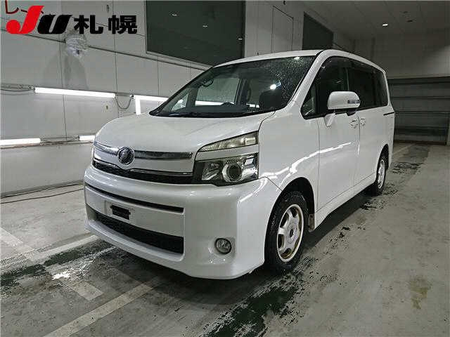 TOYOTA VOXY 2013