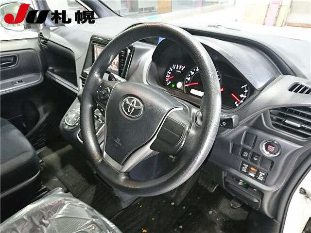 TOYOTA VOXY 2014