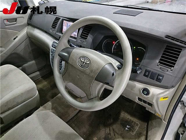 TOYOTA ISIS 2012