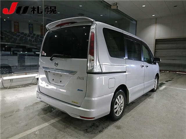 NISSAN SERENA 2010
