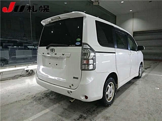 TOYOTA VOXY 2013
