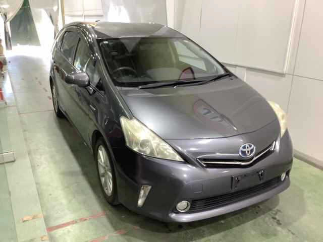 TOYOTA PRIUS ALPHA 2011
