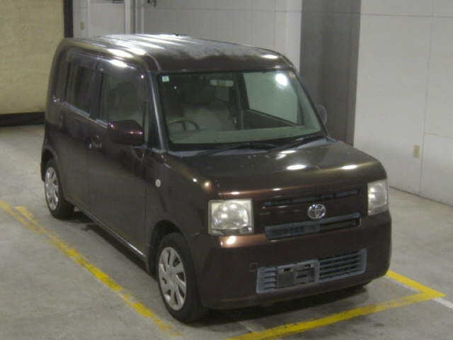 TOYOTA PIXIS SPACE 2012