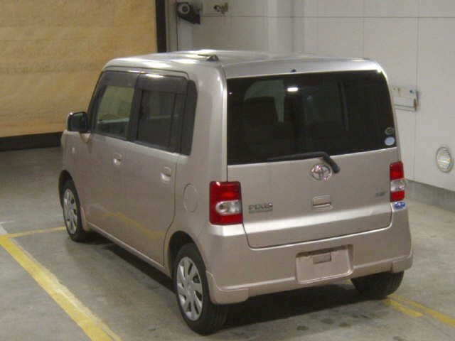 TOYOTA PIXIS SPACE 2012