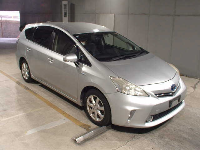 TOYOTA PRIUS ALPHA 2013
