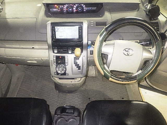TOYOTA NOAH 2009