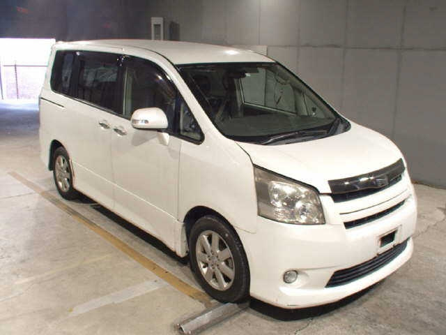 TOYOTA NOAH 2009