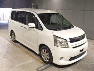 TOYOTA NOAH 2009
