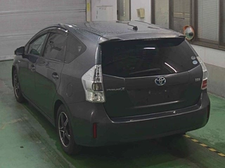 TOYOTA PRIUS ALPHA 2011