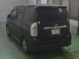 TOYOTA VOXY 2012