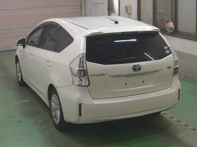 TOYOTA PRIUS ALPHA 2012