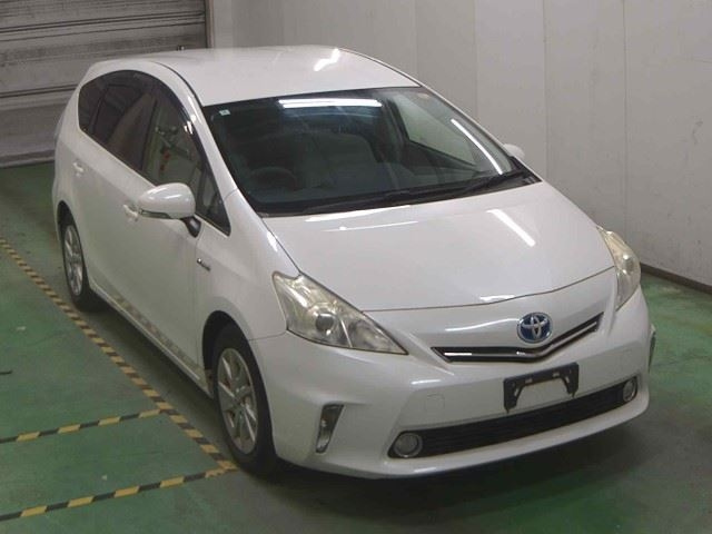 TOYOTA PRIUS ALPHA 2012